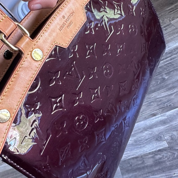 Louis Vuitton patent leather brea MM shouler bag dust bag, box and bag included - Picture 4 of 6